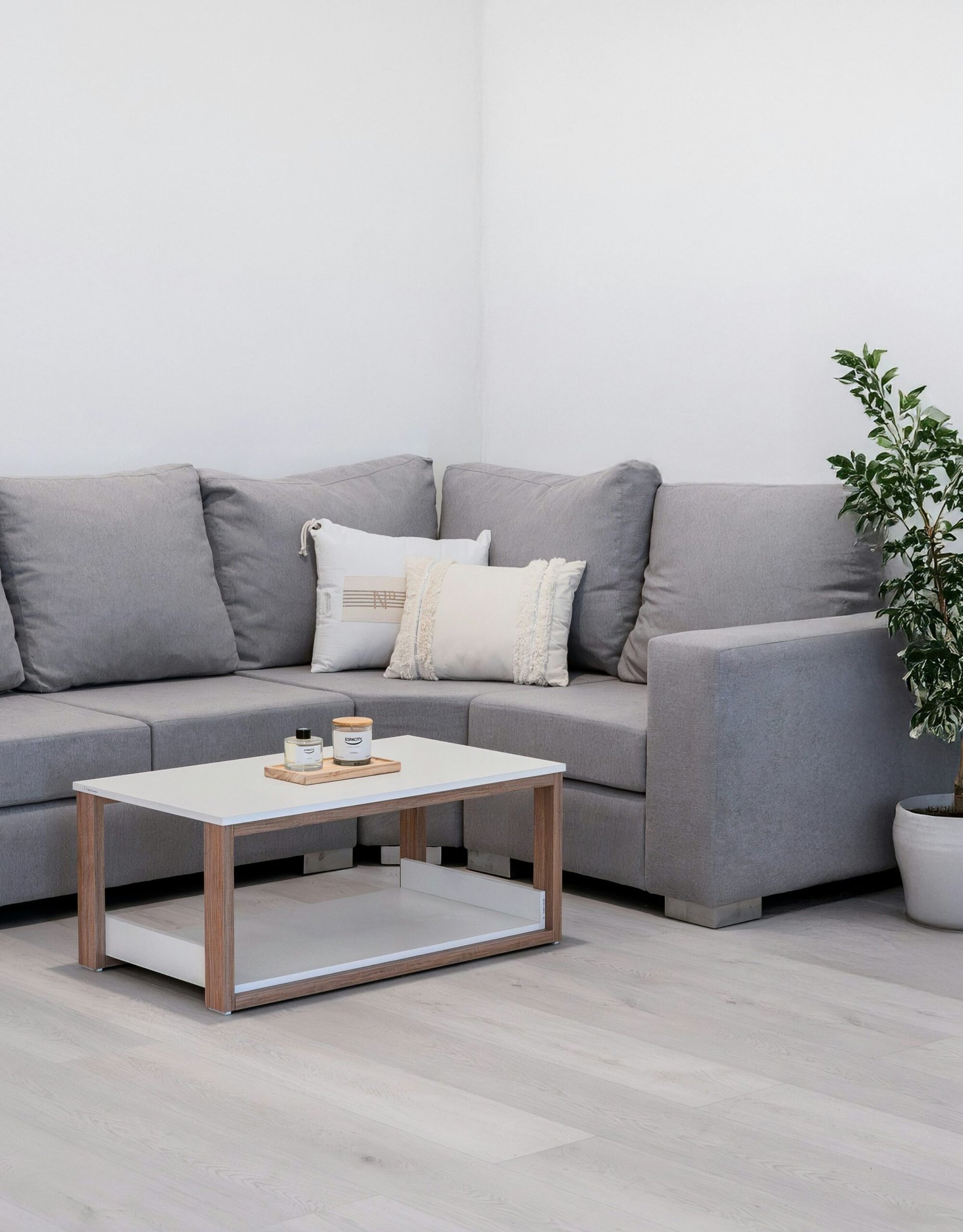 Neutral Decor Pieces That Work Year-Round 7 neutral decor sofa