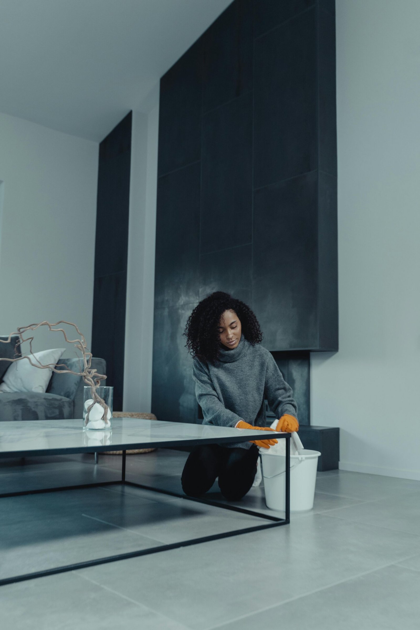 woman cleaning th floor