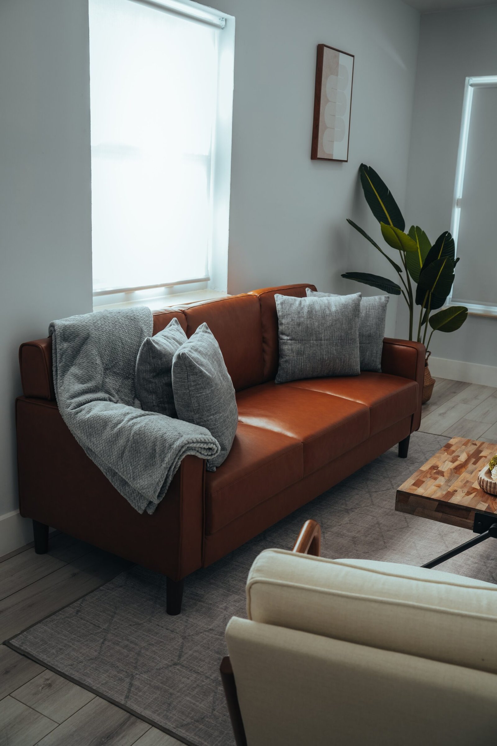 Amazon Living Room Finds That Make Your Home Look Moody, Rich & Designer 29 amazon living room finds cozy