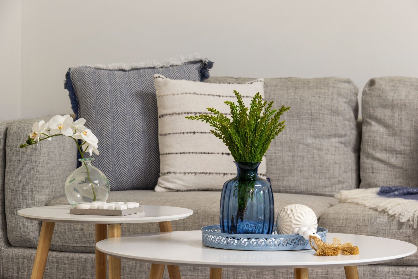 Coffee Table Styling Pieces That Make Your Living Room Look Expensive 80 coffee table styling pieces